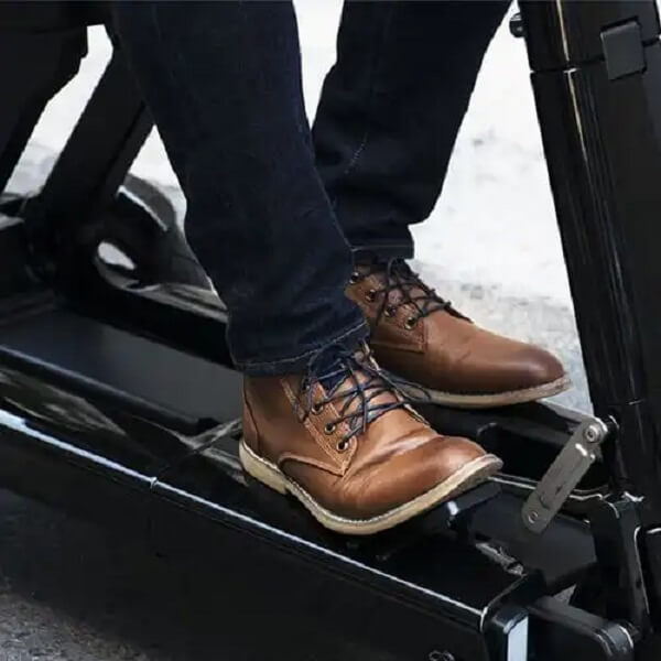 RELYNC R1 Generous Leg Room